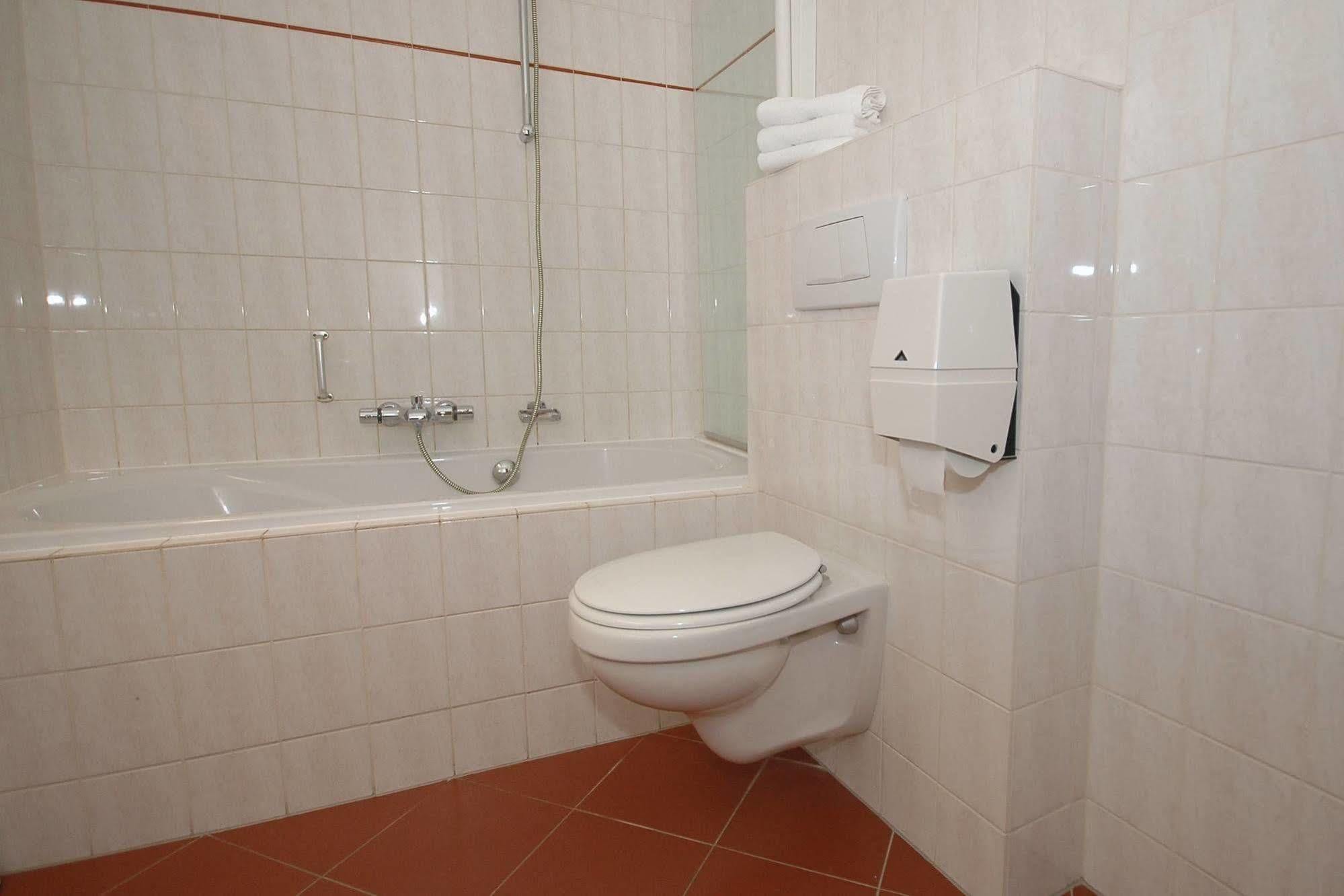 Hotel Flora Хиллегом Экстерьер фото